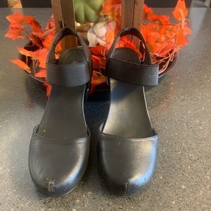 Hokus Pokus Black Clog w wedge heal. Size 9